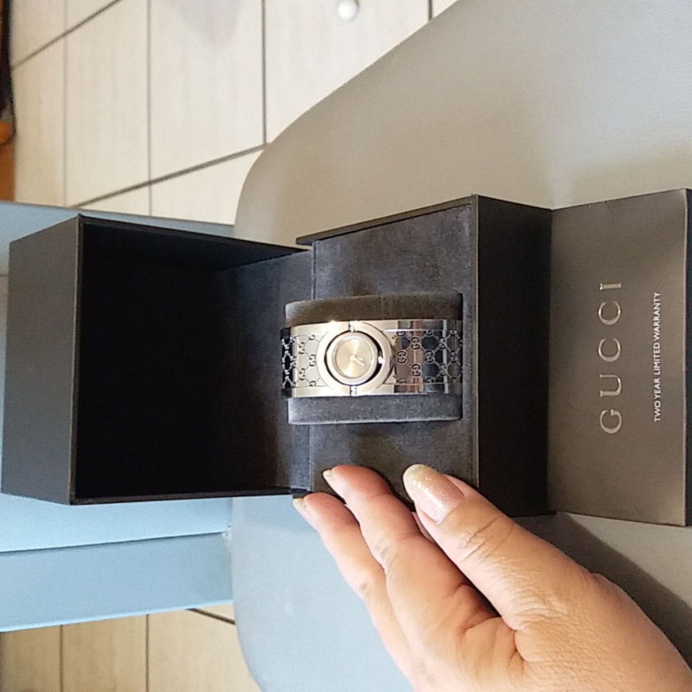 Authentic Euc Gucci Twirl Bangle Watch Swiss Made - image 1